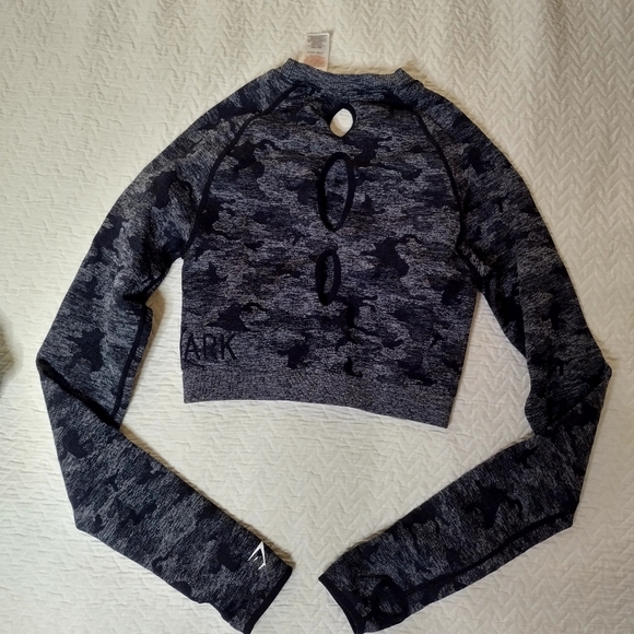 GYMSHARK Lot Of 2 Blue Flex Crop Cutout & Camo Seamless Crop Long Sleeve Top S - Picture 5 of 8